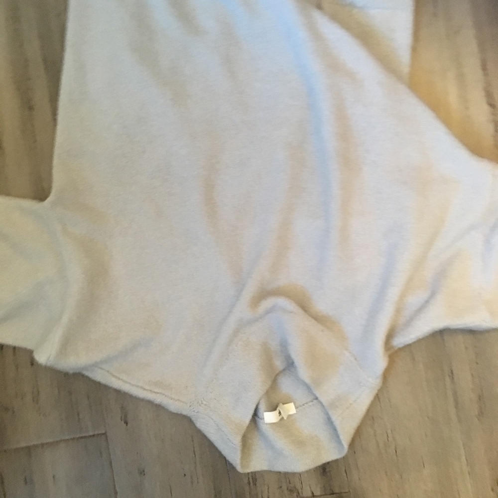 sweater - Picture 3 of 7